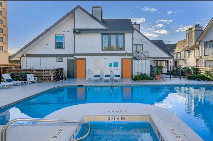 The Cozy Clouds Resort At Nrg Houston Ngoại thất bức ảnh