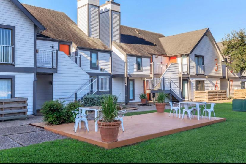 The Cozy Clouds Resort At Nrg Houston Ngoại thất bức ảnh