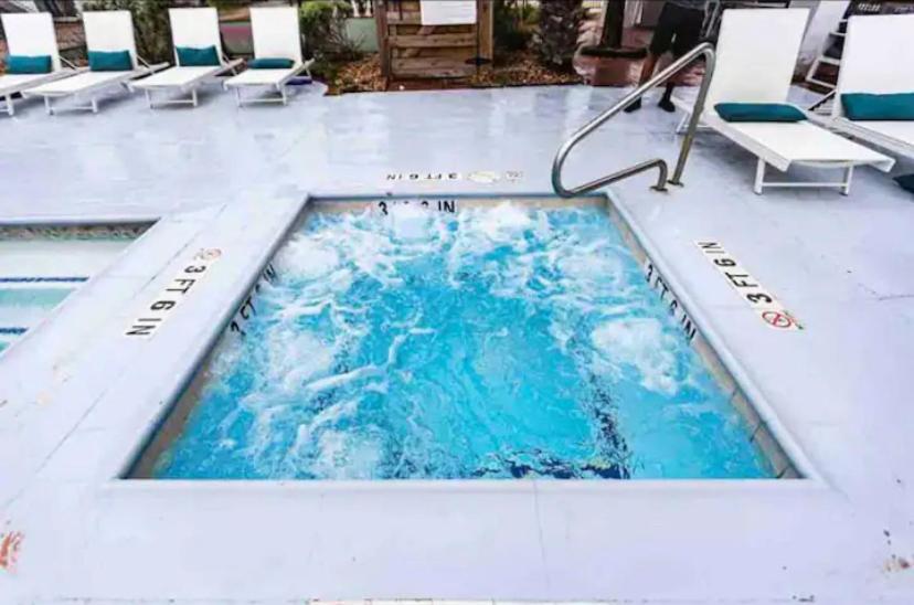 The Cozy Clouds Resort At Nrg Houston Ngoại thất bức ảnh